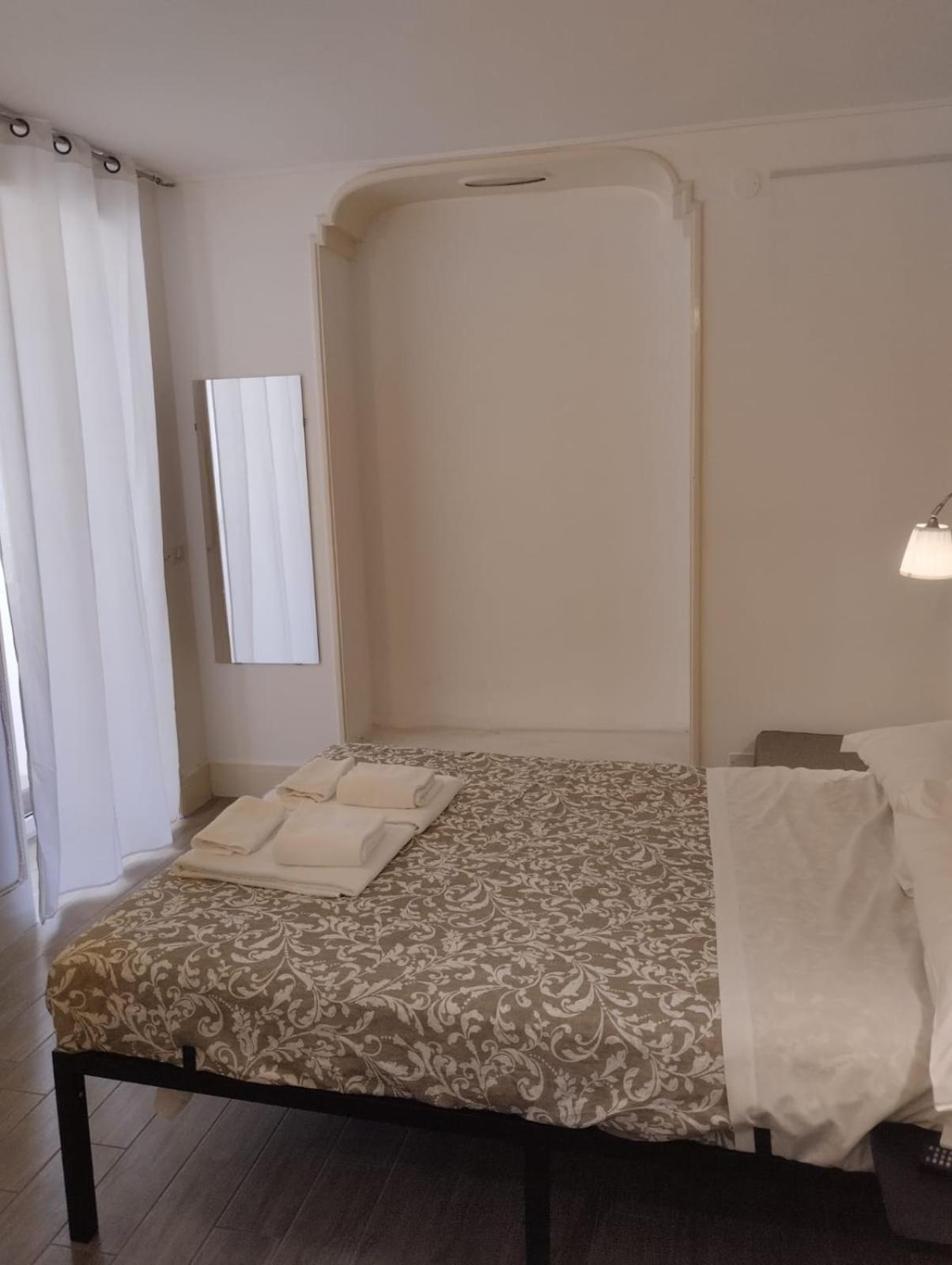 Residence E Appartamenti Cavallerizza Neapel Exteriör bild